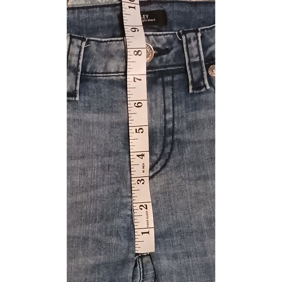True Religion Riley Low-rise Knee Length Shorts Womens 26 26Wx13L EUC! - Picture 5 of 8